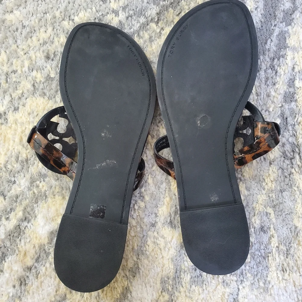 Tory Burch Black and Tortoiseshell Miller Logo Thong Sandals